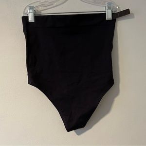 SKIMS High Waisted Thong NEW